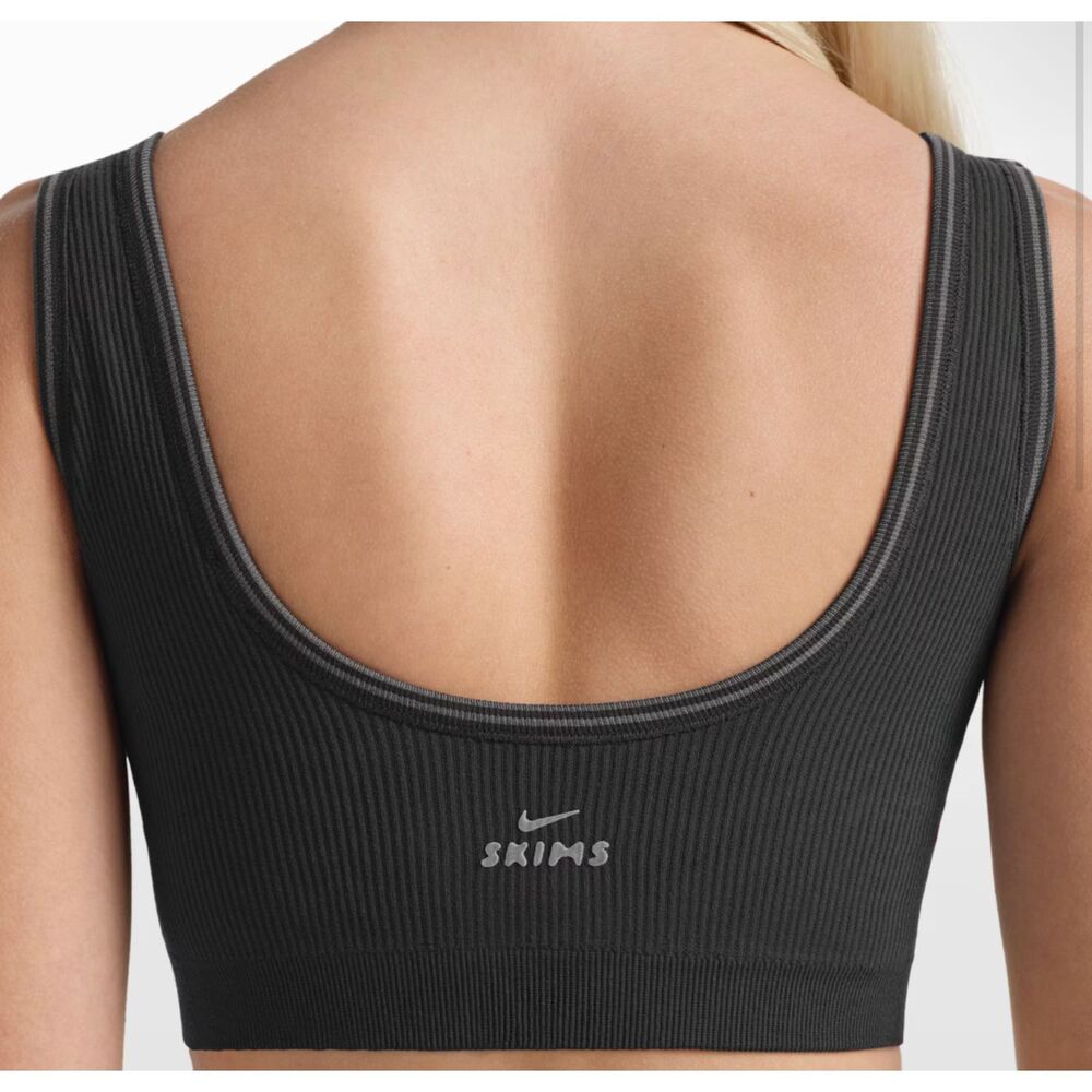 Nike Skims Ribbed Scoop Neck Sports Bra in Obsidian - Women's M - NEW with Tags - Picture 3 of 7